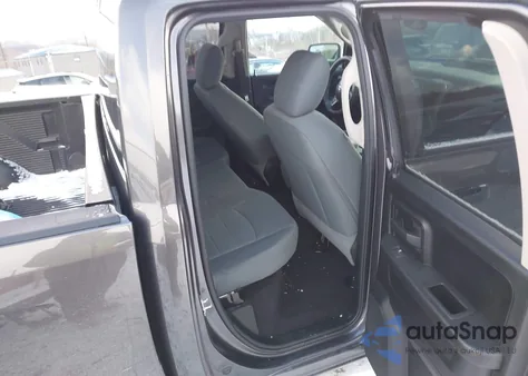 2019 Ram 1500 Classic z USA, uszkodzony, nr VIN 1C6RR7FG4KS736142